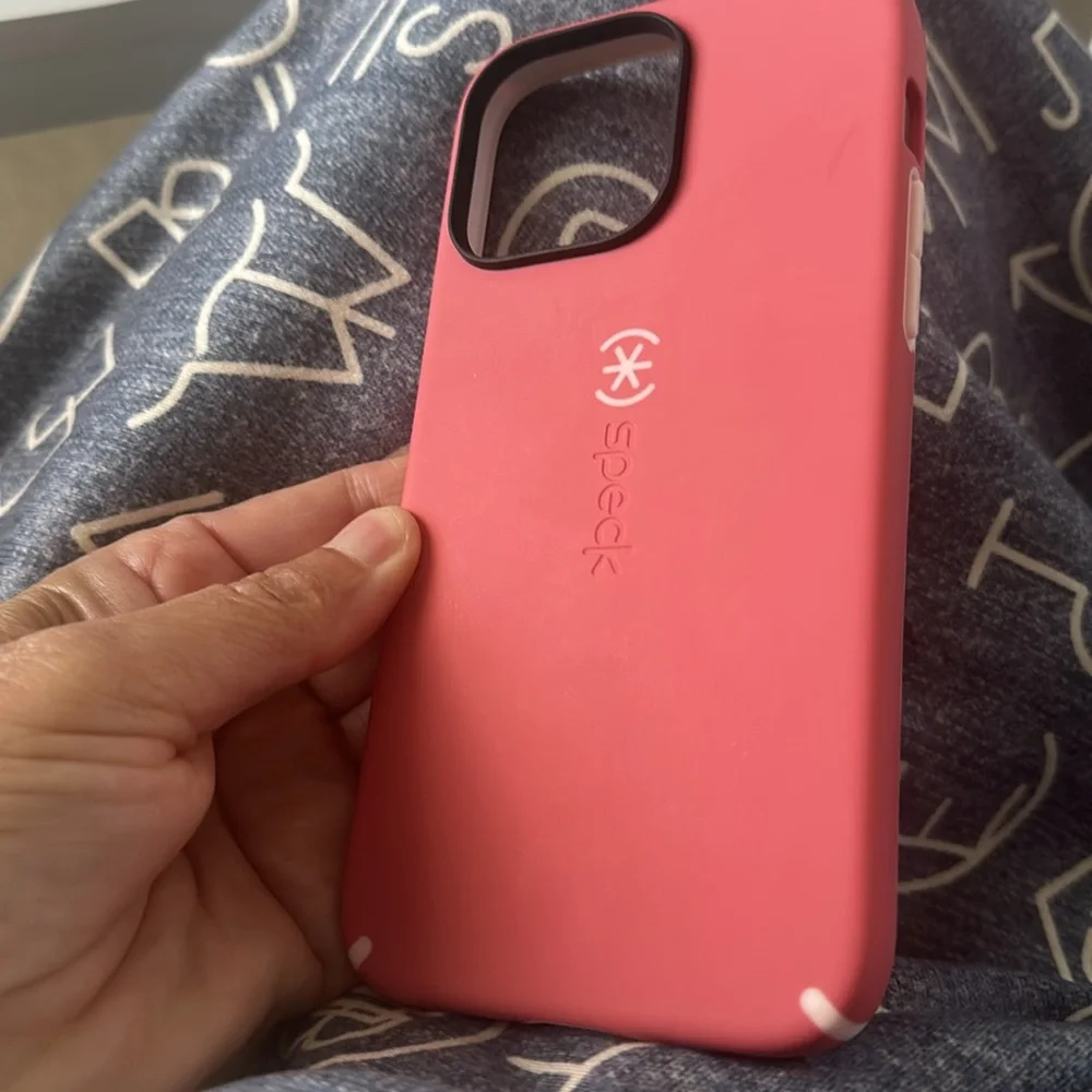 Speck IPhone 14pro max phone case like new
